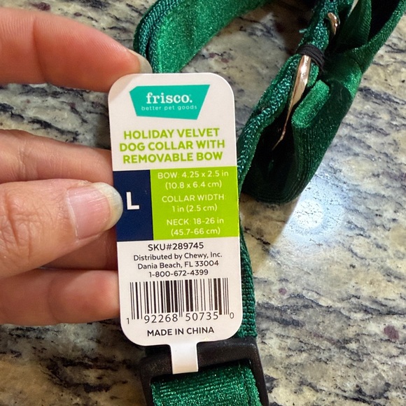 Luxurious Velvet Green Dog Collar with Bow Tie - Picture 5 of 5